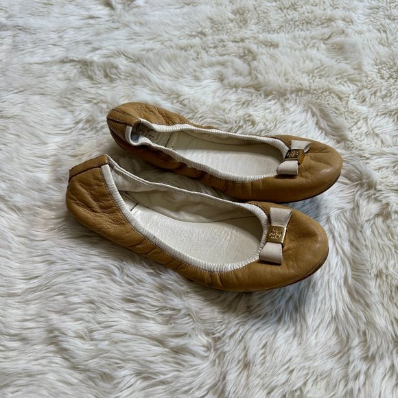 Tory Burch Tan/White Leather Scrunch Ballerina Flats Women's 7.5M - Picture 1 of 6
